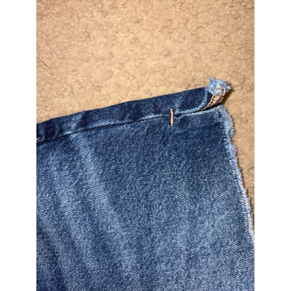 American Eagle Strigid Relaxed Shorts Dark Wash Raw Hem Denim Women 0 T03-25 - Picture 3 of 9